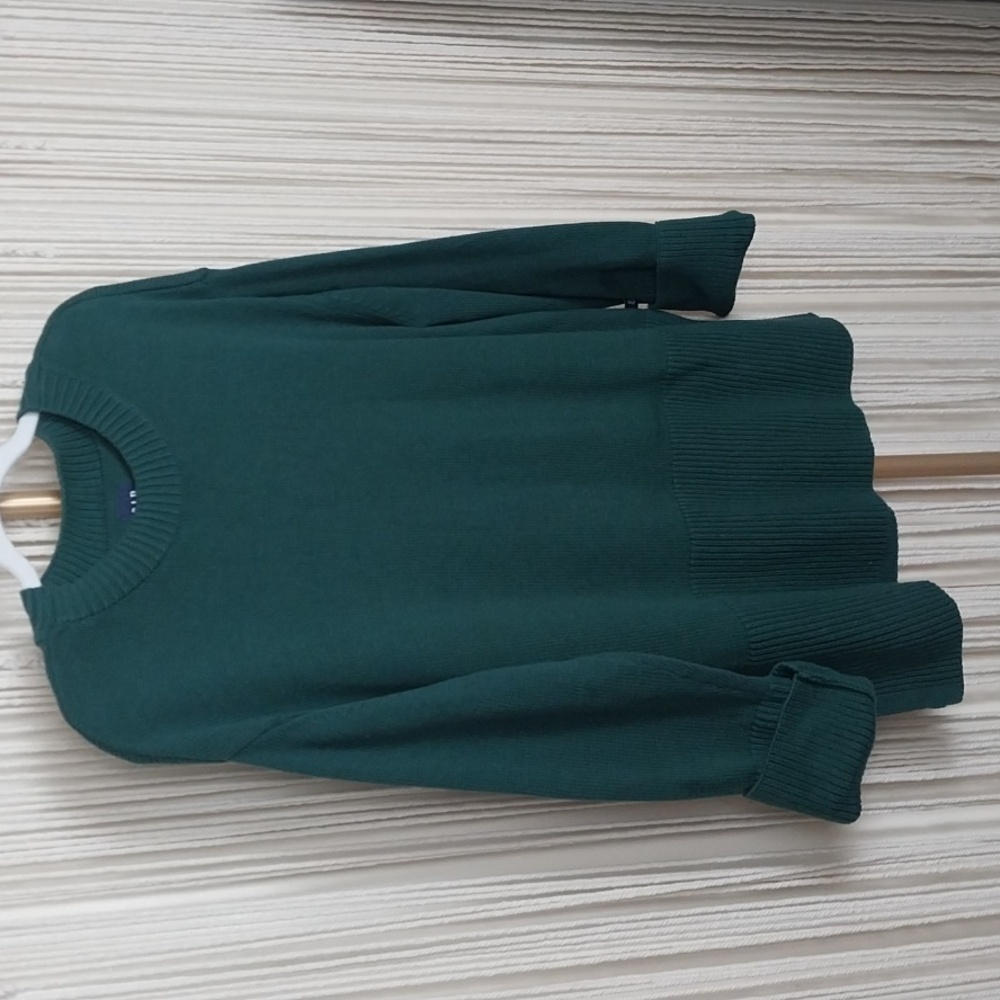 SIZE LARGE PTP 23" GAP SWEATER